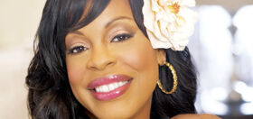 Actress Niecy Nash came out at the altar, and made us all fall in love