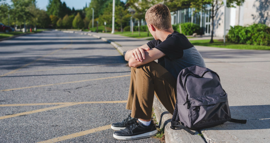 Teen loses his virginity to a Grindr catfish and ends up fleeing in tears
