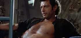 Jeff Goldblum recreates his sexy ‘Jurassic Park’ pose, and we’re thirsty