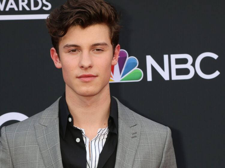 Footage of Shawn Mendes showering has fans hot and bothered