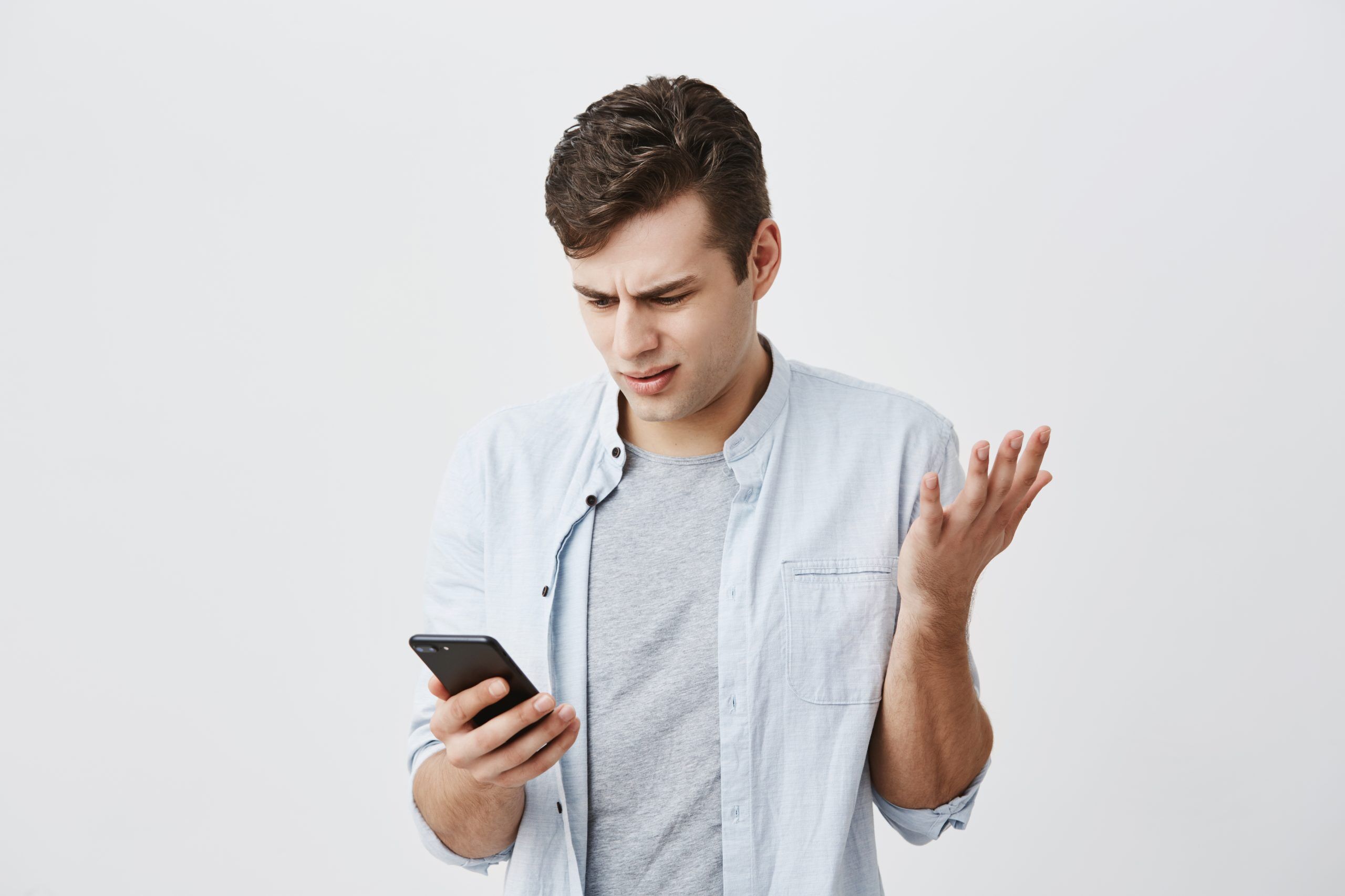 The best way to respond to someone who opens up a Grindr chat with an insult