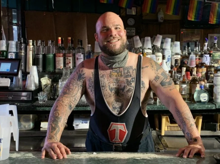 This legendary Chicago gay dive bar just closed after 40 years