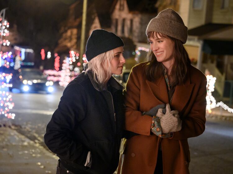 Kristen Stewart & Mackenzie Davis chat about love under a microscope in ‘Happiest Season’