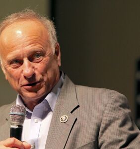 Steve King outdoes his own racism, demands to know if Kamala Harris “descended from slaves”