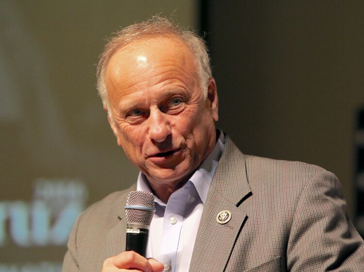 Steve King outdoes his own racism, demands to know if Kamala Harris “descended from slaves”