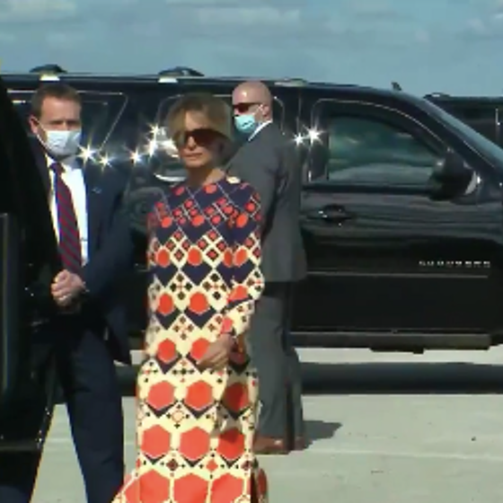 Video of Melania snubbing reporters and abandoning Trump on tarmac goes absolutely viral