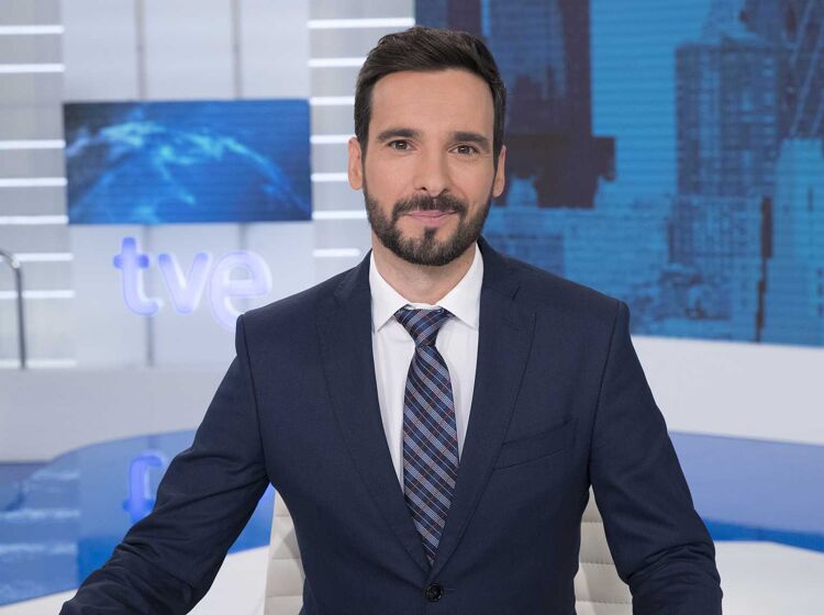 Spanish TV host Lluís Guilera offers a master class in how to handle homophobic Twitter trolls