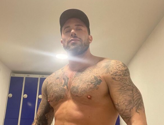 Singer Duncan James says “awful” homophobic abuse from fans drove him to seek therapy