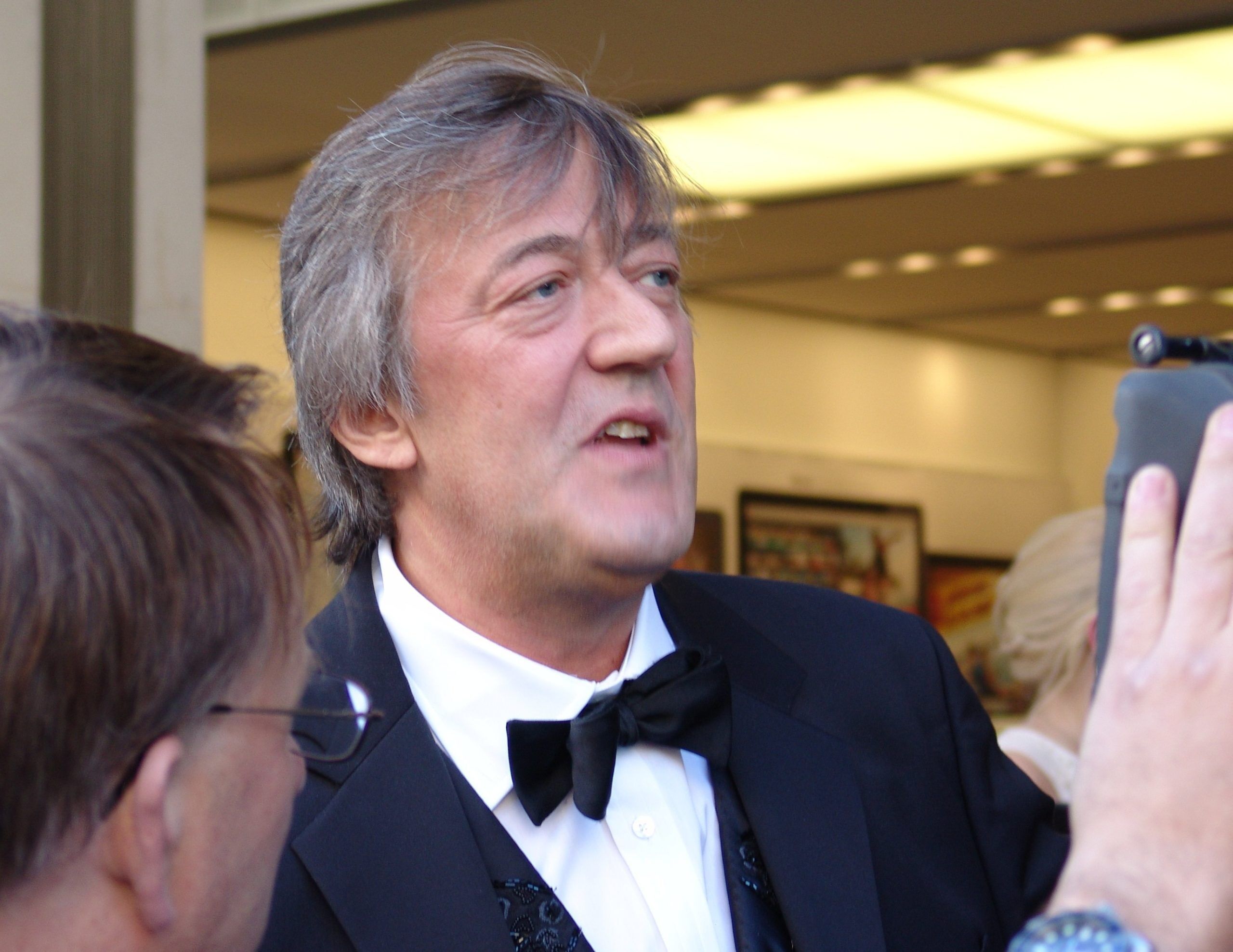 Stephen Fry recalls his very crotch-grabbing audition for ‘Gladiator’