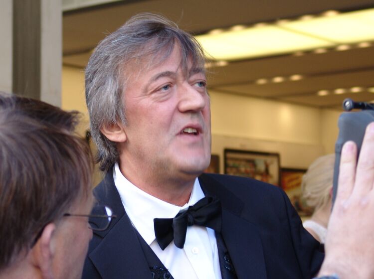 Stephen Fry recalls his very crotch-grabbing audition for ‘Gladiator’