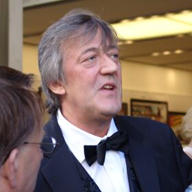 Stephen Fry recalls his very crotch-grabbing audition for ‘Gladiator’