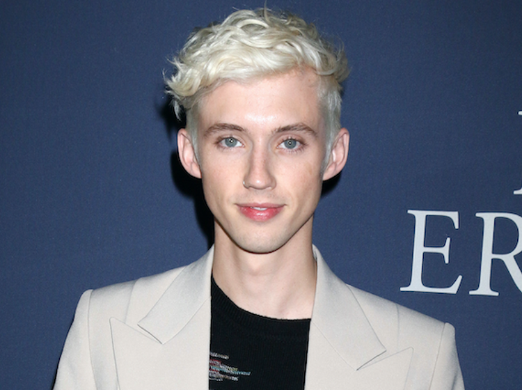 WATCH: Um, what’s that Troye Sivan said about being a “raw dog bottom b*tch”?!