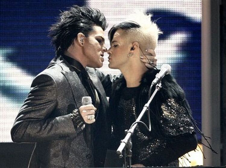 That time everyone flipped out when Adam Lambert got frisky with a male dancer during the 2009 AMAs