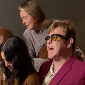 WATCH: Elton John & Brandi Carlile went to Courtney Cox’s house; magic ensued