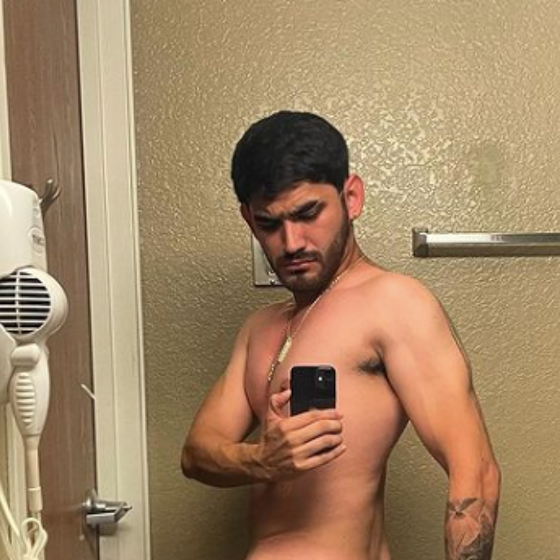 Mexican singer addresses gay rumors after uploading NSFW mirror selfie to Instagram