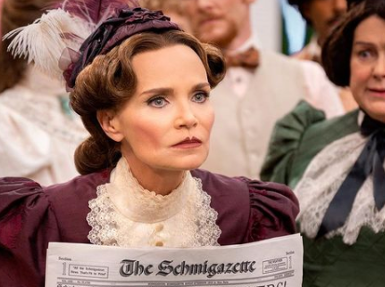 Here’s exactly how Kristen Chenoweth knew she was dating a gay man