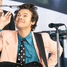 WATCH: Harry Styles helps a fan come out during concert and the crowd goes wild
