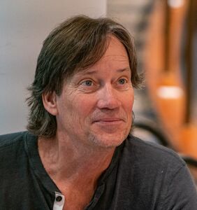 Kevin Sorbo just gave Scott Baio a run for his money as the dumbest has-been on Twitter
