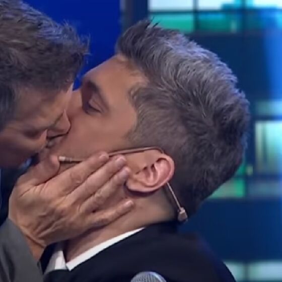 Argentine TV host dives into spontaneous makeout sesh