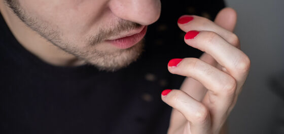 Redditors argue about whether guys’ painted nails are a turn-off