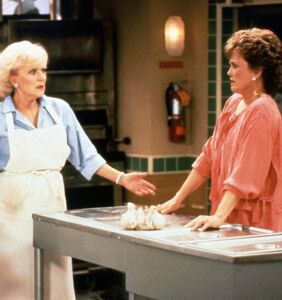 A forgotten 'Golden Girls' spinoff just landed on Hulu. Twitter has thoughts.