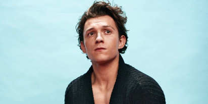 Tom Holland sells clothes for Prada… by taking them all off