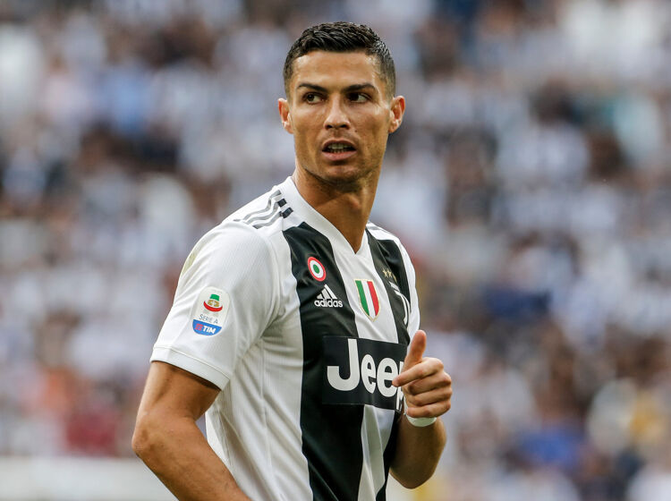 Video of Cristiano Ronaldo showering sends thirsty fans into overdrive
