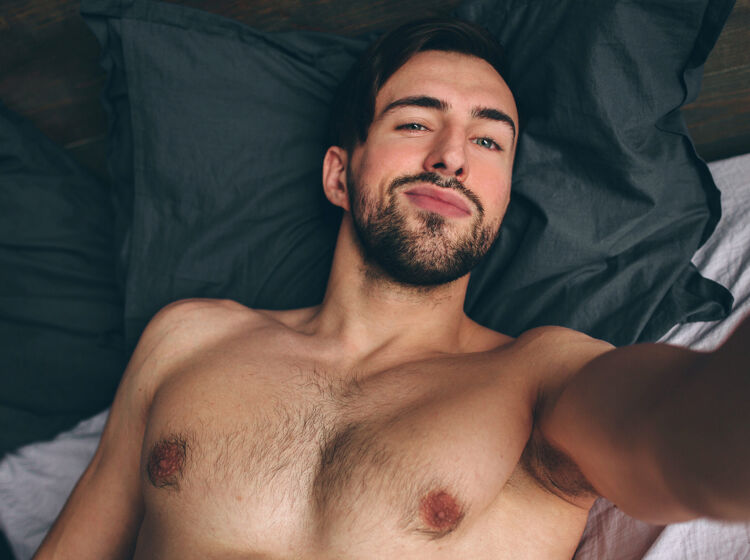 Guys sound off on nude photo etiquette