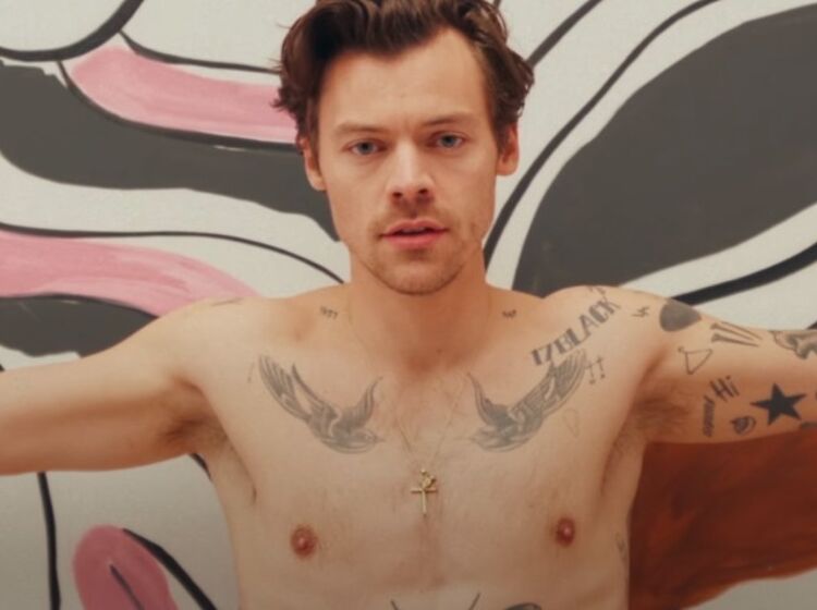 Harry Styles refuses to label his sexuality: “It doesn’t matter”