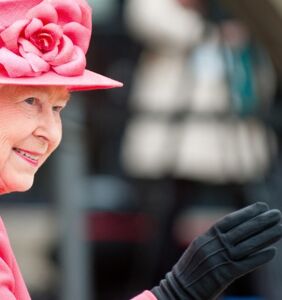 And the US singing legend chosen to headline Queen’s Jubilee party is…