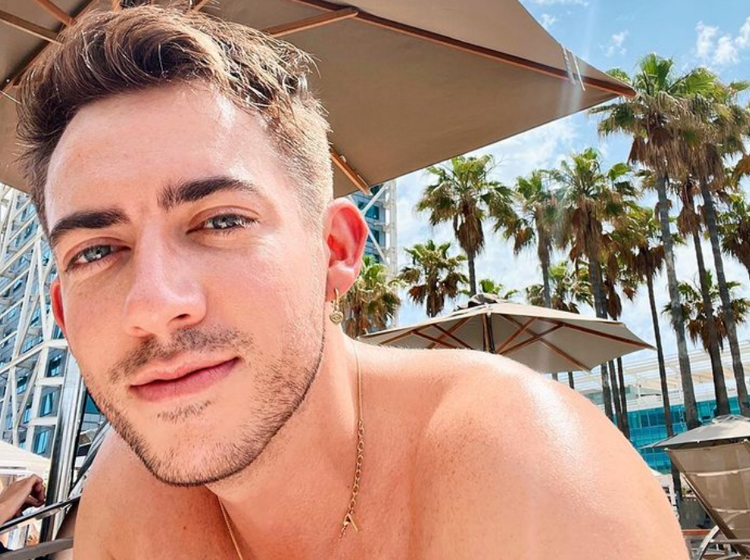 Celebrating Kevin McHale’s birthday–and his bare beach bum
