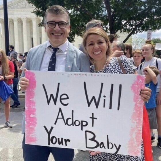 Forced-birthers are getting trolled on Twitter with their own anti-choice signs and LOLOLOL
