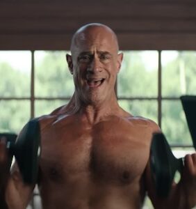 Let’s all take a moment to watch Chris Meloni do squats and crunches with no clothes