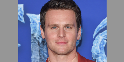 Jonathan Groff describes his first same-sex kiss, and what happened next
