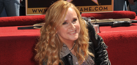 Melissa Etheridge says she knew this “sex symbol” was gay, helped him—and other celebs—come out