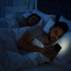 He only sleeps with women, but he can’t stop flirting with dudes online… So what does it mean?!