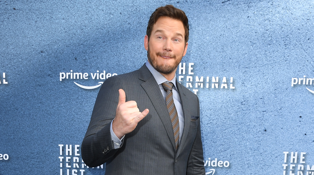 Actor Chris Pratt posing with a Shaka sign on the red carpet. 