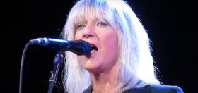 Stevie Nicks, Bette Midler, and others pay tribute to Fleetwood Mac’s Christine McVie