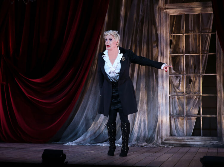 Eddie Izzard acts the Dickens out of ‘Great Expectations’