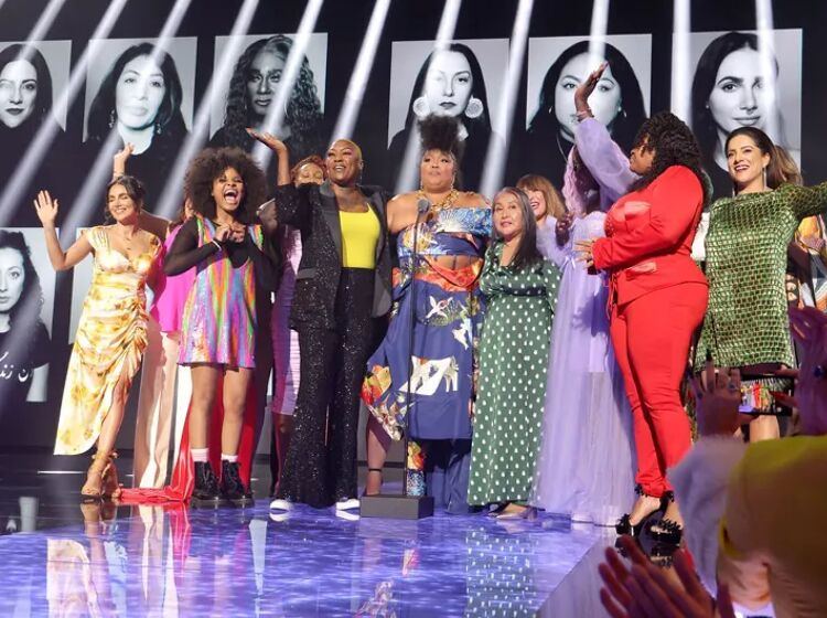 Lizzo platforms transgender activists in rousing People’s Choice Awards speech