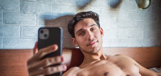 We’re swiping right on these funny & relatable tweets about Grindr pics