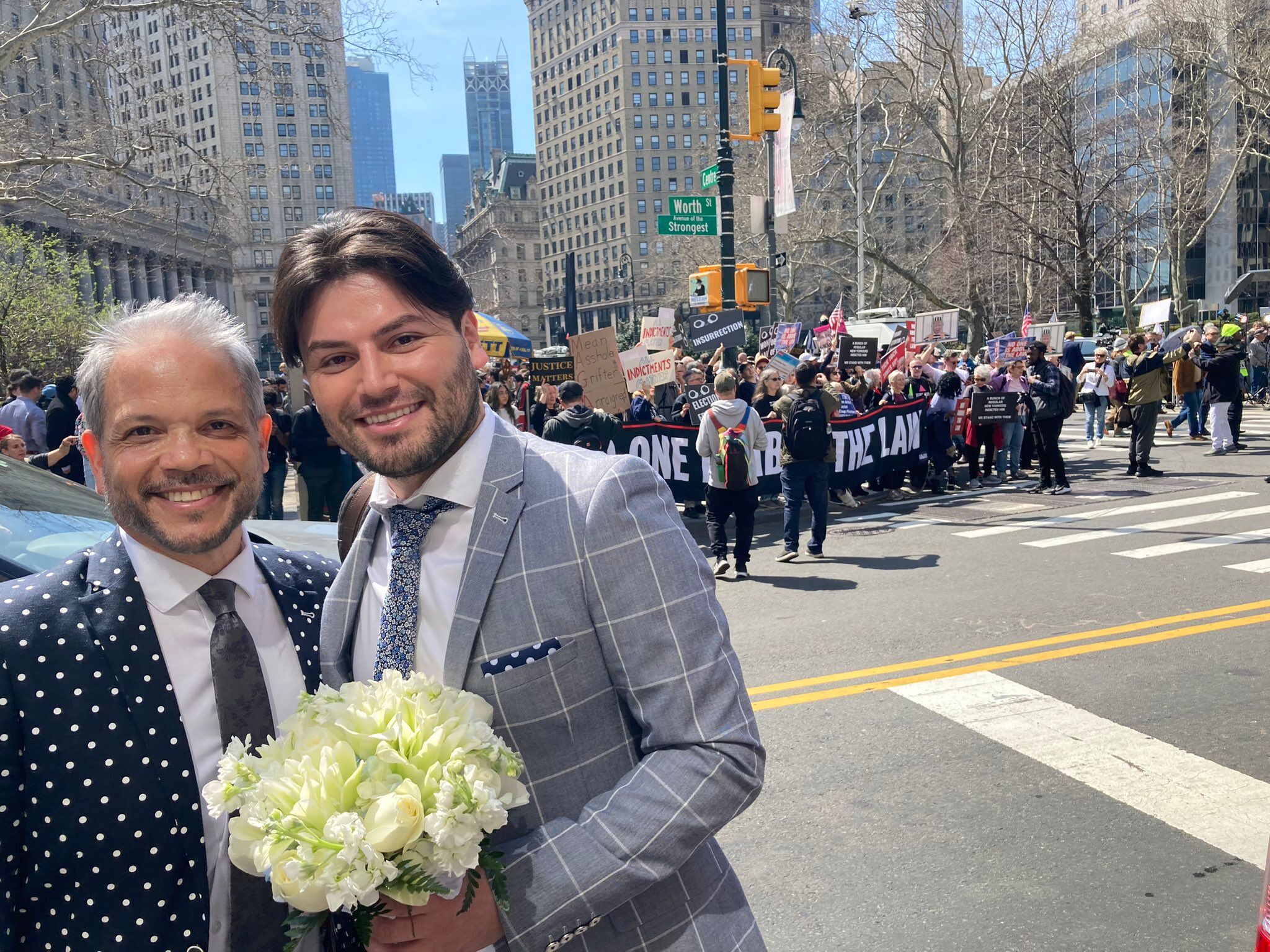Gay couple ties the knot just moments before Trump shows up to the courthouse to be arrested & arraigned - Vimarsana News