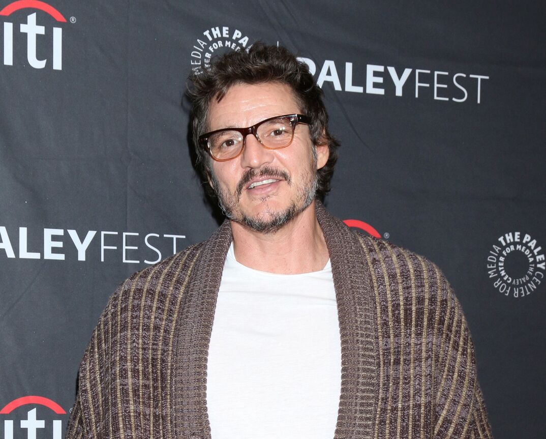 Pedro Pascal in a brown cardigan on the red carpet