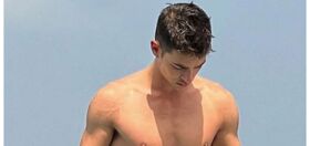 Manu Ríos tans his rippling muscles in new beach photos & immediately floods basements around the world