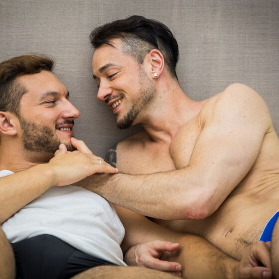 This guy’s roommate literally stole his hookup from his bed, & the gays are livid