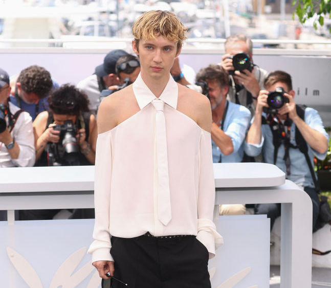 Troye Sivan in a cut-out shirt on the red carpet