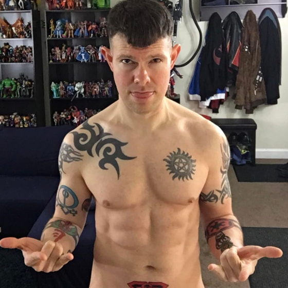 This tatted up gaymer is an expert at cosplay and flaunting his six-pack