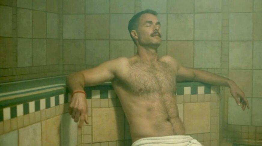 Murray Bartlett shirtless in a sauna in 'Looking'