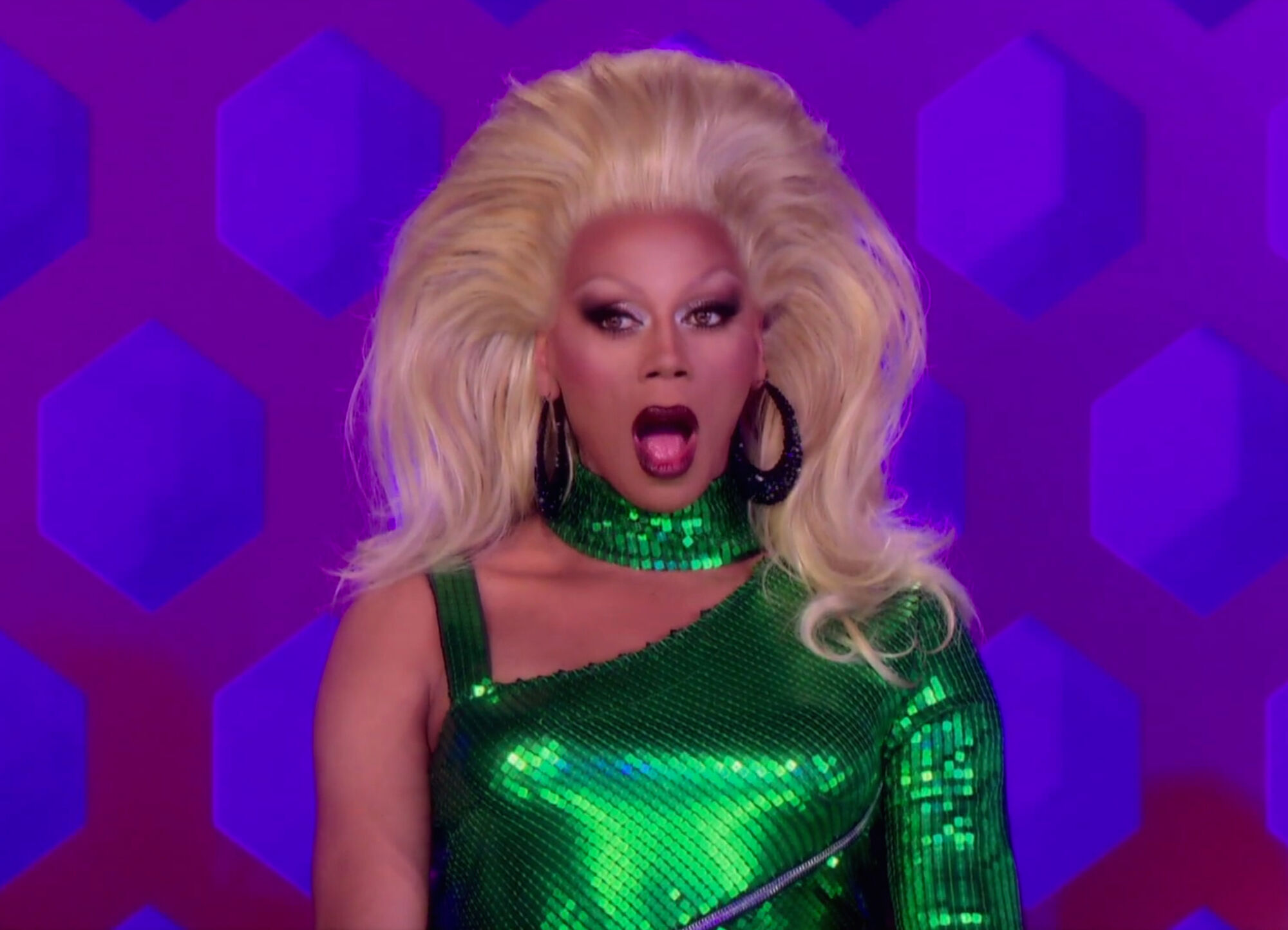 A ‘Drag Race’ queen has started a smear campaign against her sisters and it’s hilariously shady