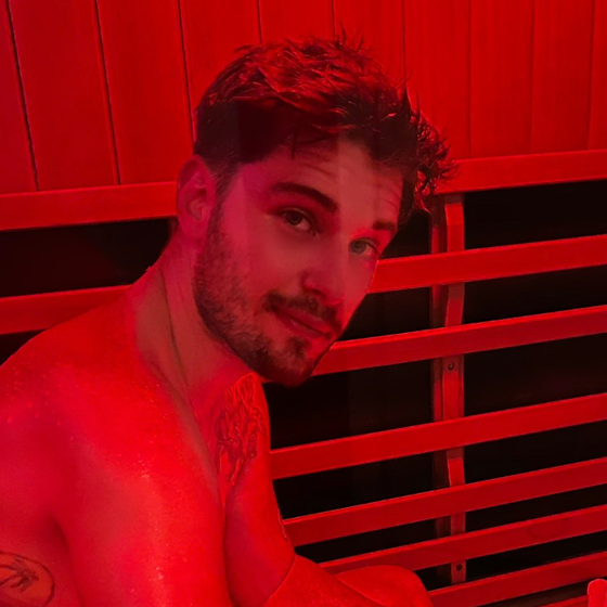 Ronen Rubinstein’s new sauna pic was too steamy for Instagram